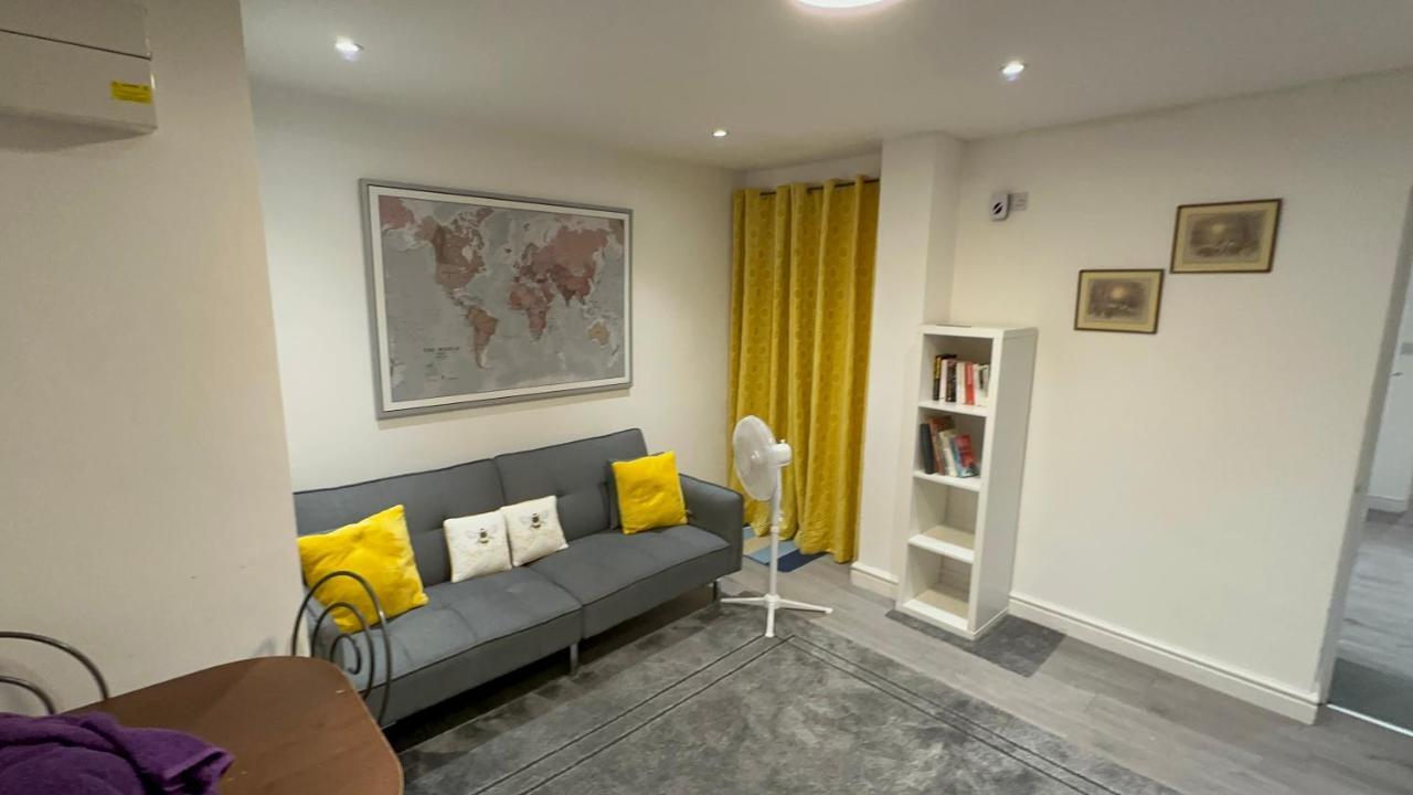 לונדון Entire One Double Bedroom Apartment מראה חיצוני תמונה